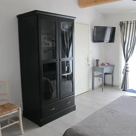Lou Cardalines Bed & Breakfast 3*