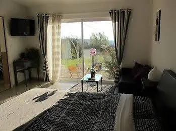 Lou Cardalines Bed & Breakfast